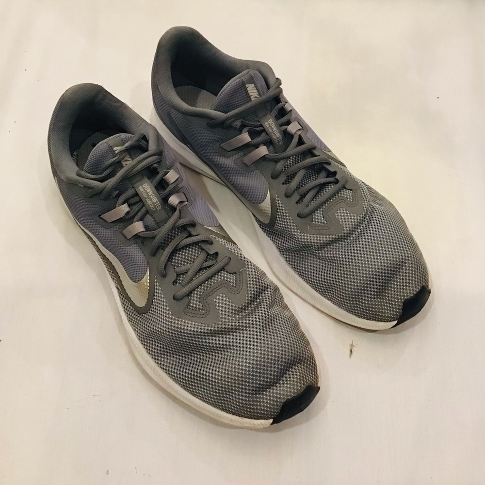 Nike Men's Gray Athletic Running Shoes
